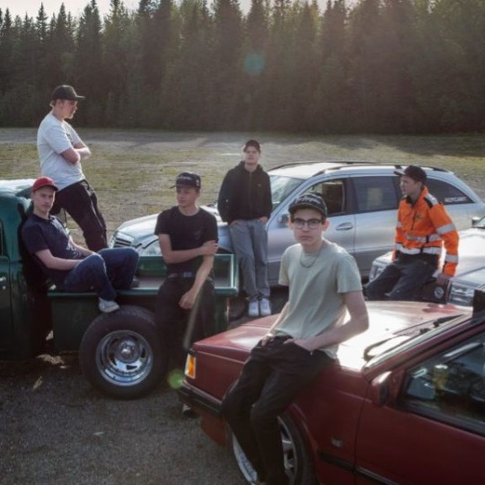 Gruppbild med ungdomar och deras epa-traktorer