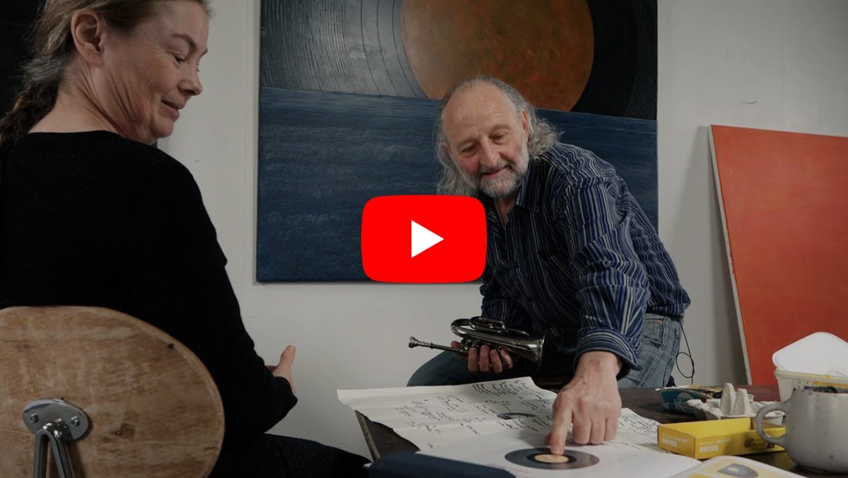Bild på en startsida för en inbäddad film om en konstnär på Youtube
